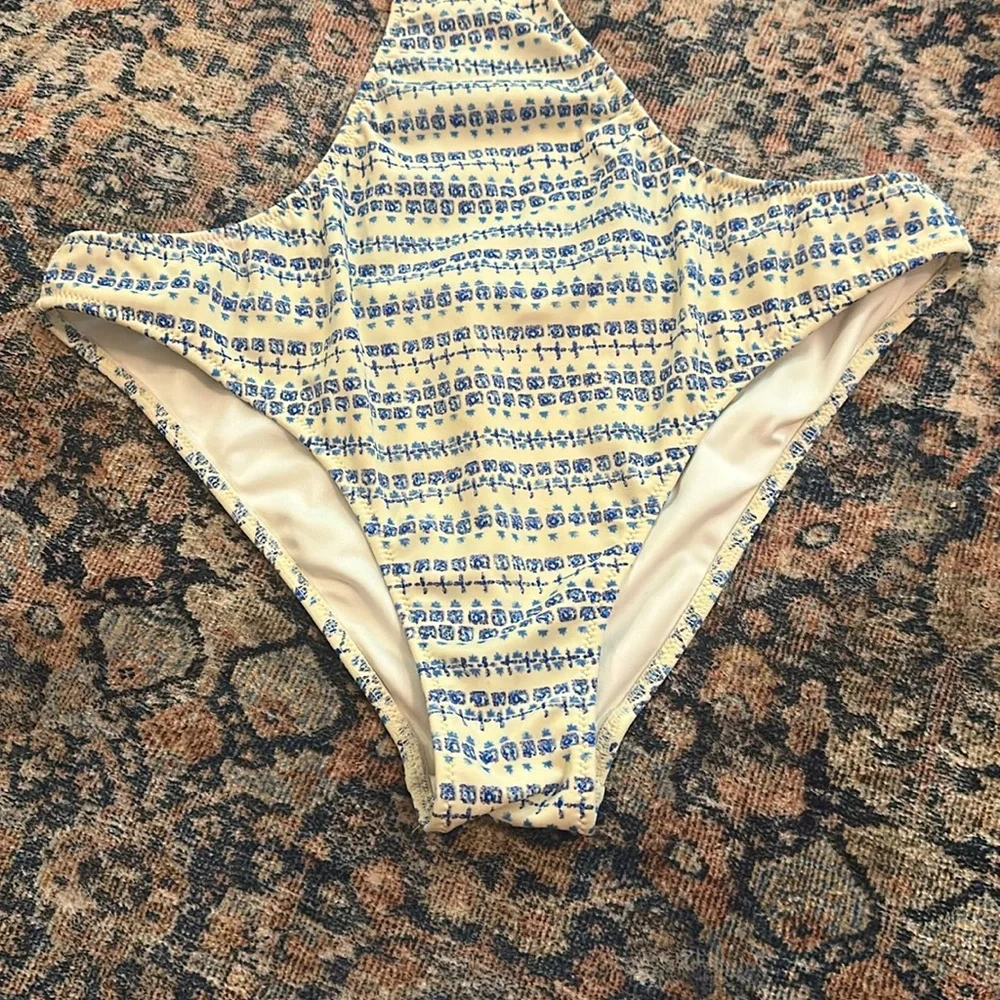 Victoria’s Secret One-Piece Swimsuit, size M - Picture 4 of 9